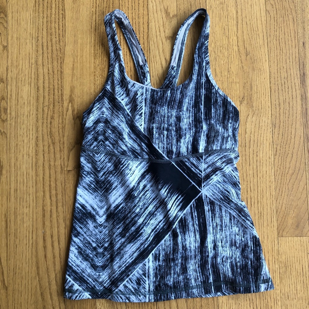 Lululemon black/white workout sport top athletic 6